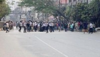 ঢাকা ও আইডিয়াল কলেজের সংঘর্ষে রণক্ষেত্র...